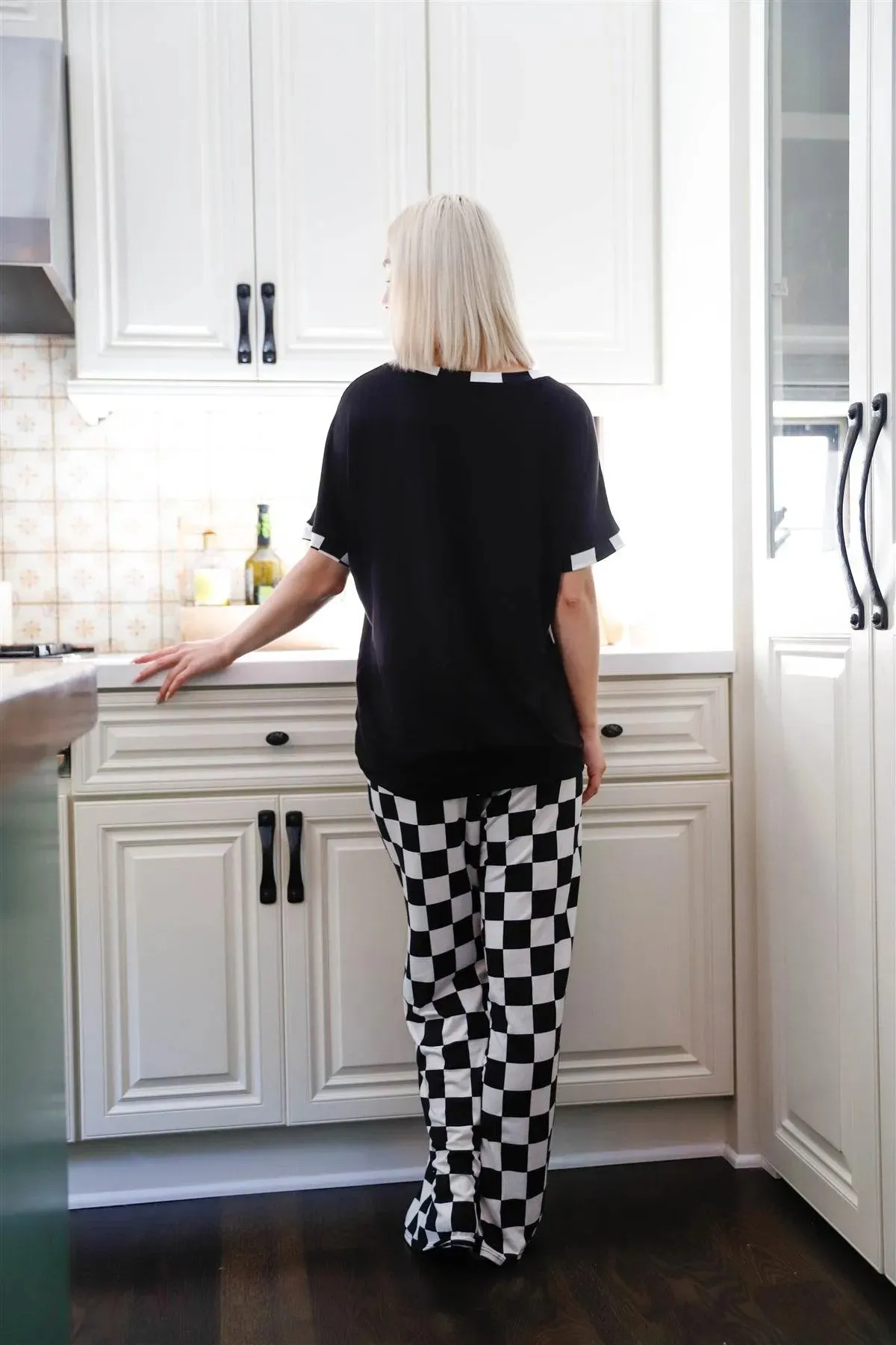 Black & White Checkboard Pattern Lips Graphic Short Sleeve Top & Sweatpants Set